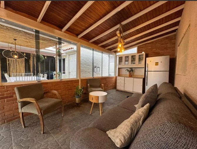 Stately Family Residence in Trigal Norte - Casa en El Trigal Norte